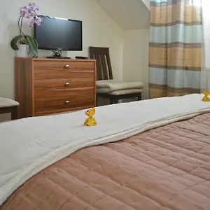 https://airport-glossel-panzio.inbudapesthotels.com